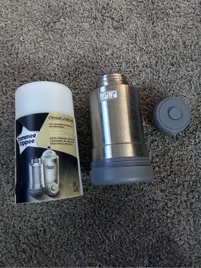 Tommee Tippee Insulated Travel Bottle Warmer - Gray